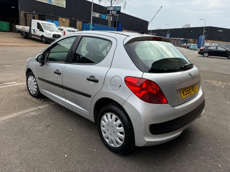 PEUGEOT 207