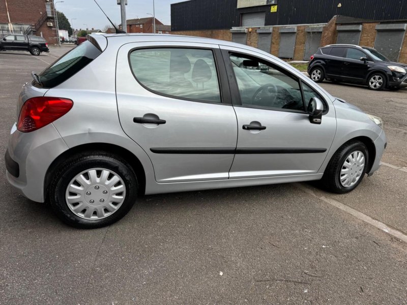 PEUGEOT 207