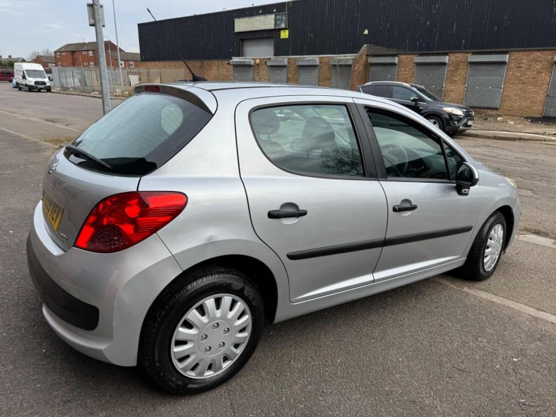 PEUGEOT 207
