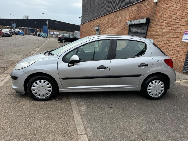 PEUGEOT 207