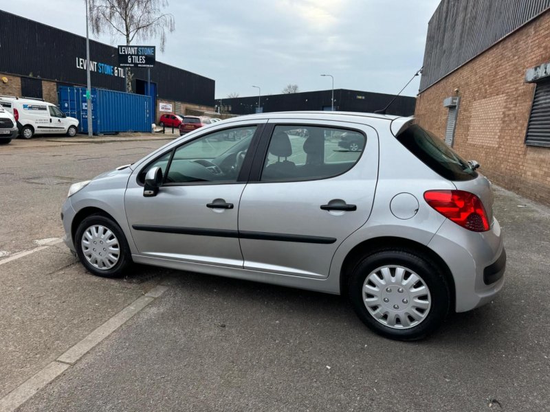PEUGEOT 207
