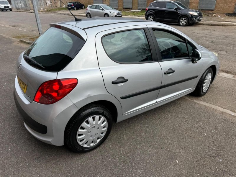 PEUGEOT 207