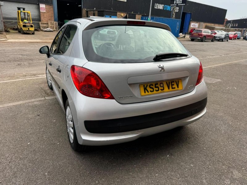 PEUGEOT 207