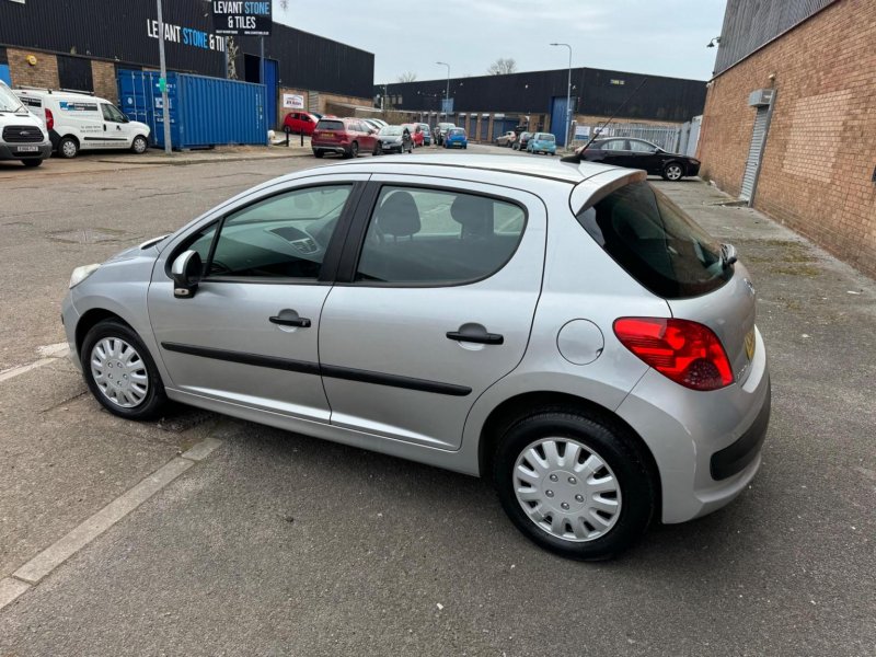 PEUGEOT 207